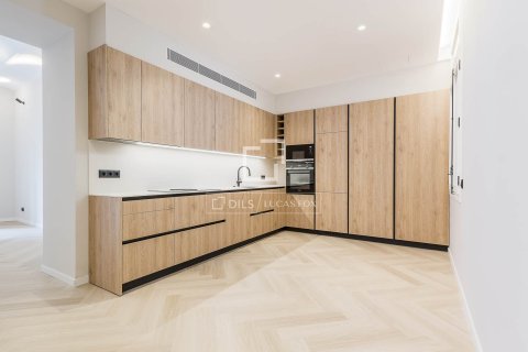 Lägenhet till salu i Barcelona, Spanien 3 sovrum, 118 kvm. Nr. 161467 - foto 9