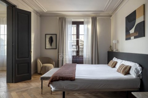 Lägenhet till salu i Barcelona, Spanien 2 sovrum, 114 kvm. Nr. 161463 - foto 20