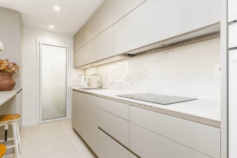 Lägenhet till salu i Barcelona, Spanien 2 sovrum, 80 kvm. Nr. 161468 - foto 16