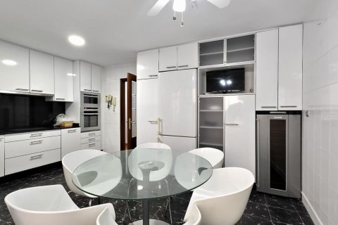 Apartamento en venta en Torrevieja, Alicante, España 4 dormitorios, 150 m2 No. 180455 - foto 8