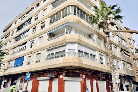 Apartamento en venta en Torrevieja, Alicante, España 4 dormitorios, 150 m2 No. 180455 - foto 25