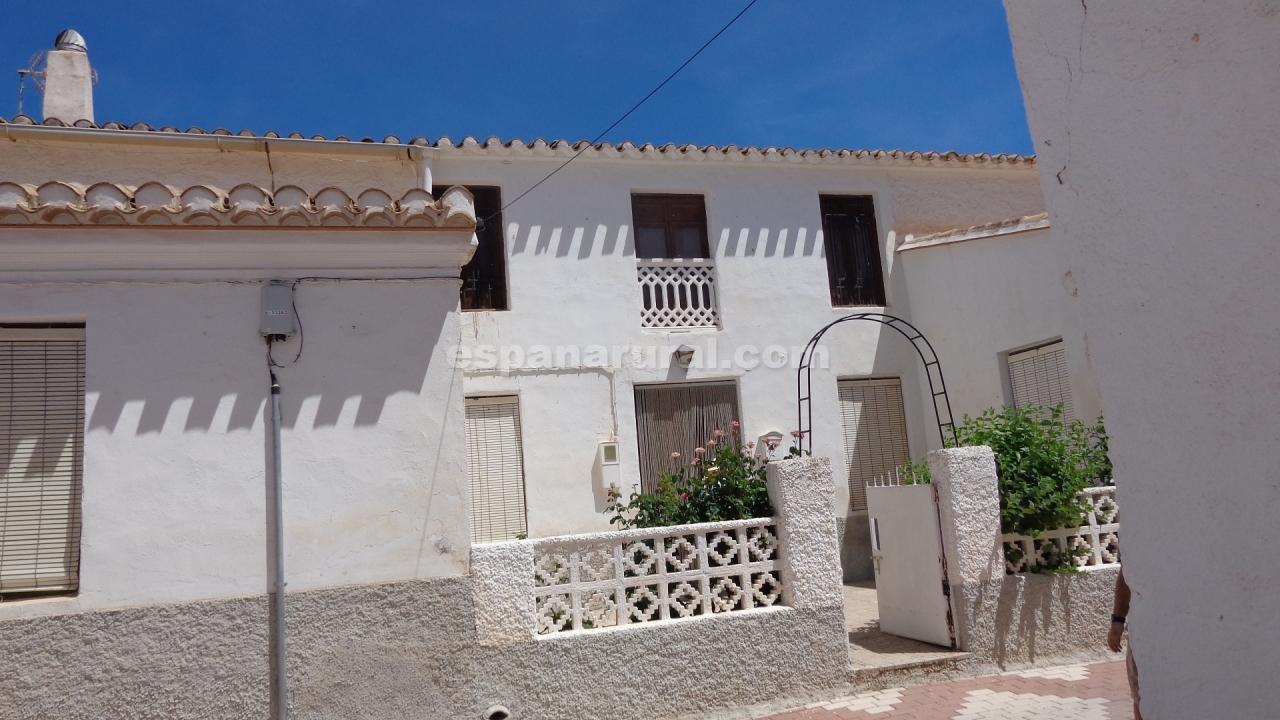 Hus i Tijola, Almeria, Spanien 5 sovrum, 200 kvm. Nr. 184064