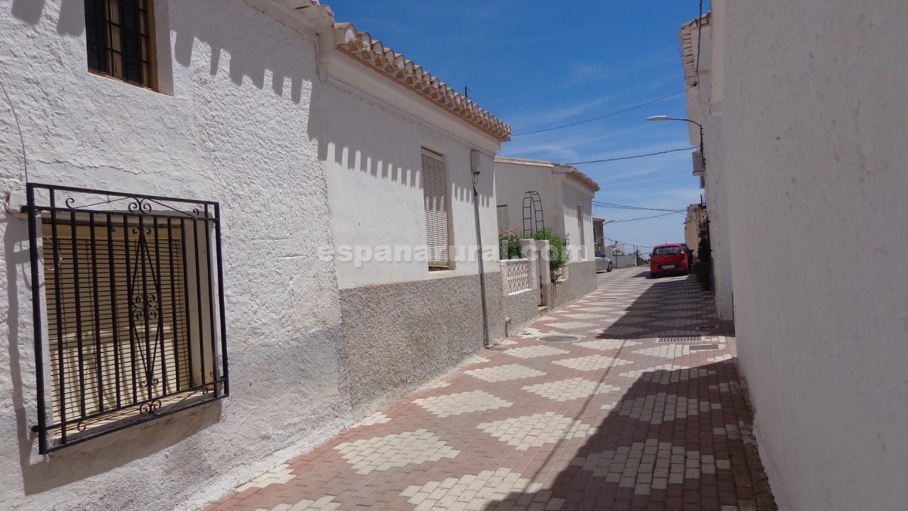 Hus i Tijola, Almeria, Spanien 5 sovrum, 200 kvm. Nr. 184064