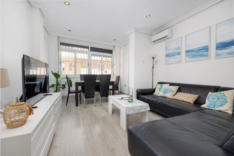Apartment à Torrevieja, Alicante, Espagne 3 chambres, 92 m2 No. 184297