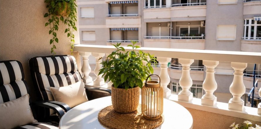 Apartment à Torrevieja, Alicante, Espagne 2 chambres, 64 m2 No. 184302