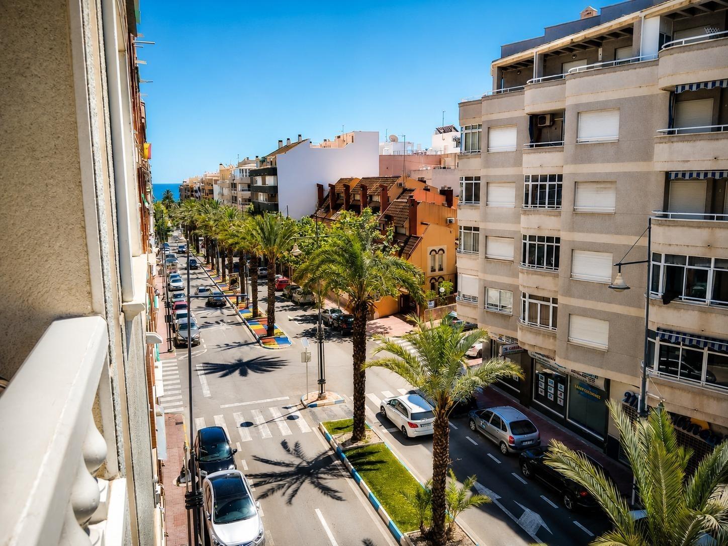 Apartment in Torrevieja, Alicante, Spain 2 bedrooms, 64 sq.m. No. 184302