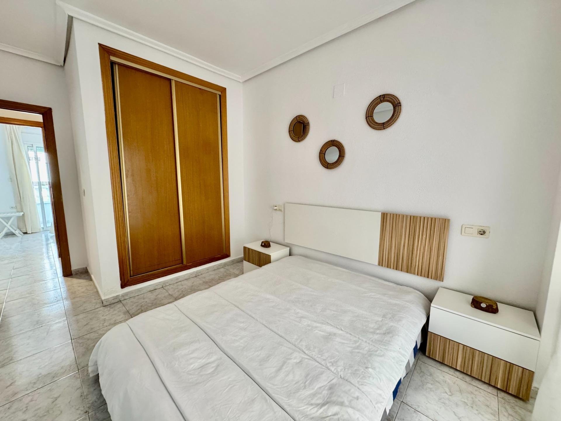 Apartamento en Torrevieja, Alicante, España 2 dormitorios, 74 m2 No. 184300