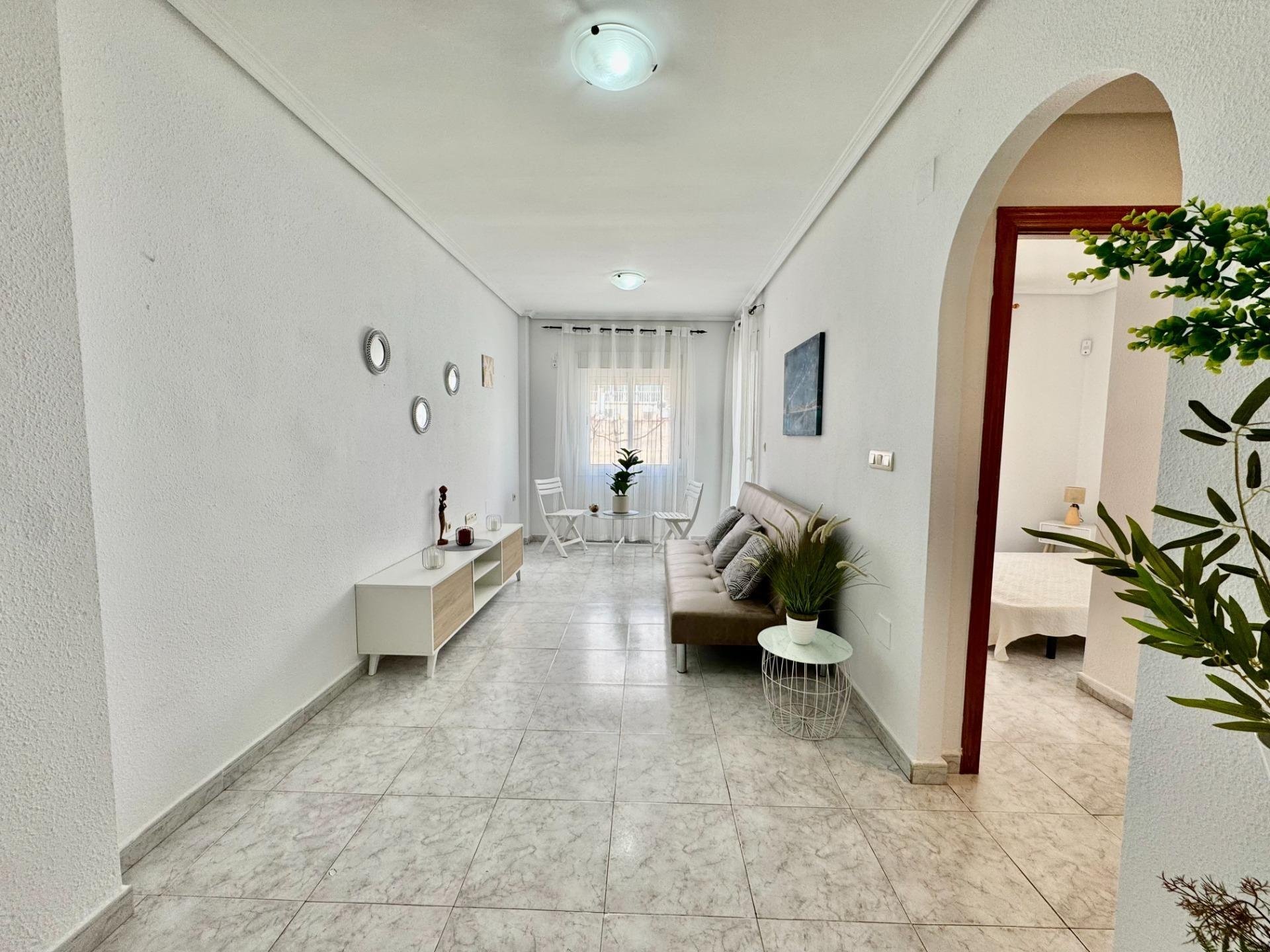 Apartamento en Torrevieja, Alicante, España 2 dormitorios, 74 m2 No. 184300