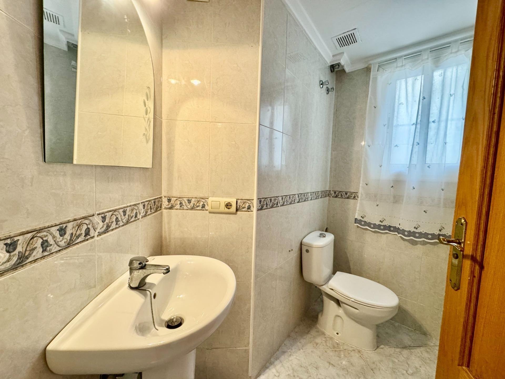 Apartamento en Torrevieja, Alicante, España 2 dormitorios, 74 m2 No. 184300