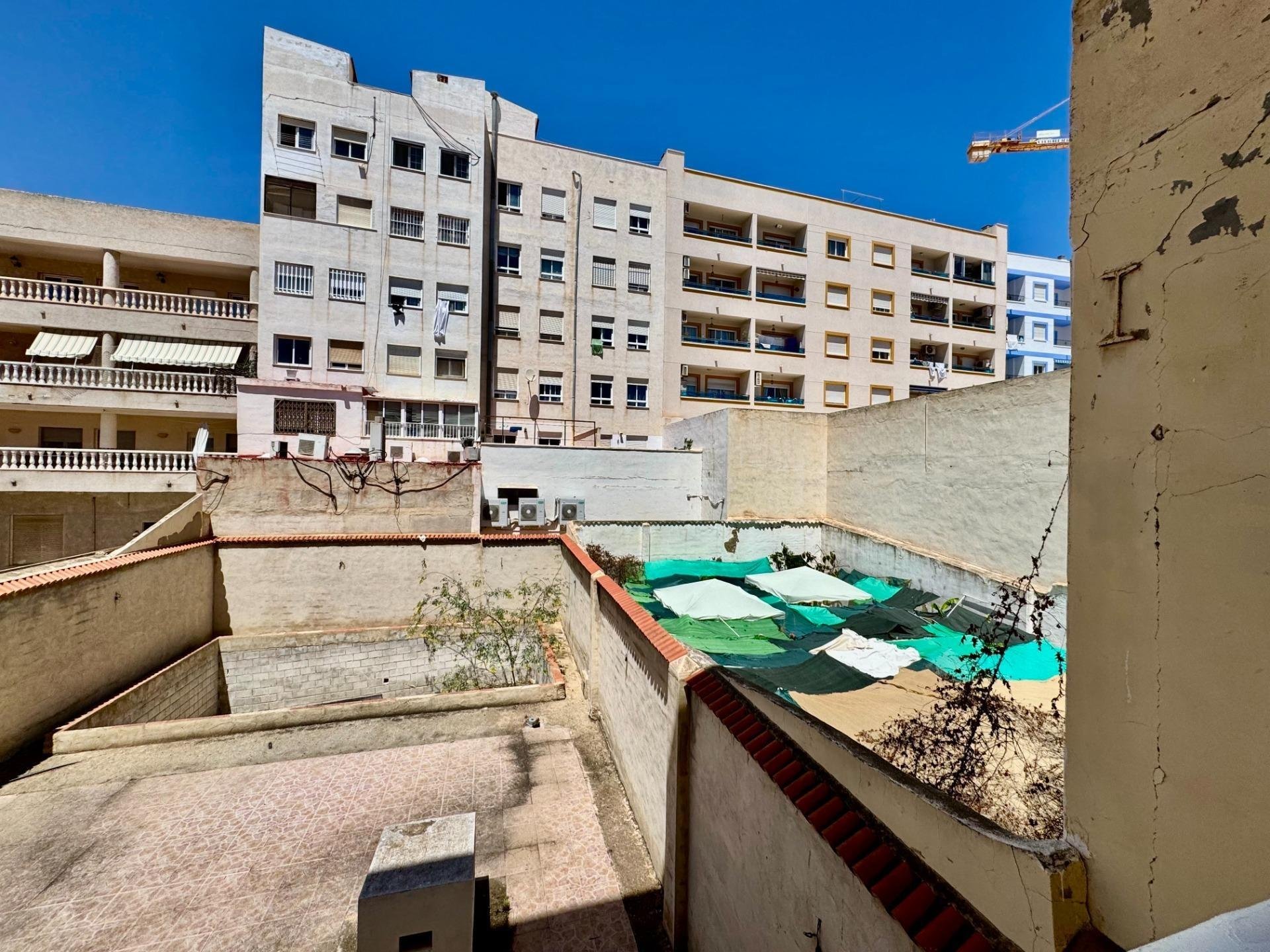 Apartamento en Torrevieja, Alicante, España 2 dormitorios, 74 m2 No. 184300