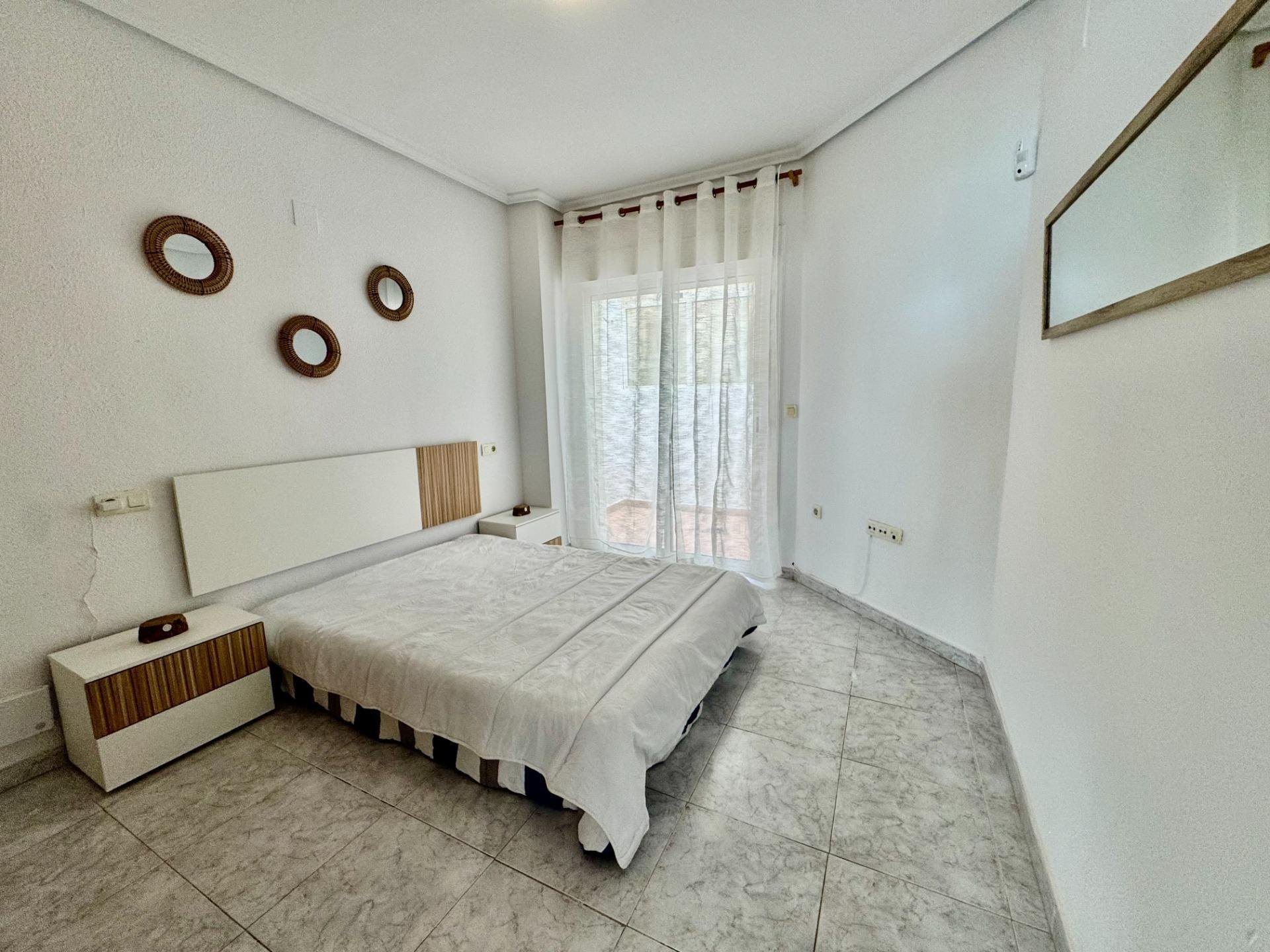 Apartamento en Torrevieja, Alicante, España 2 dormitorios, 74 m2 No. 184300