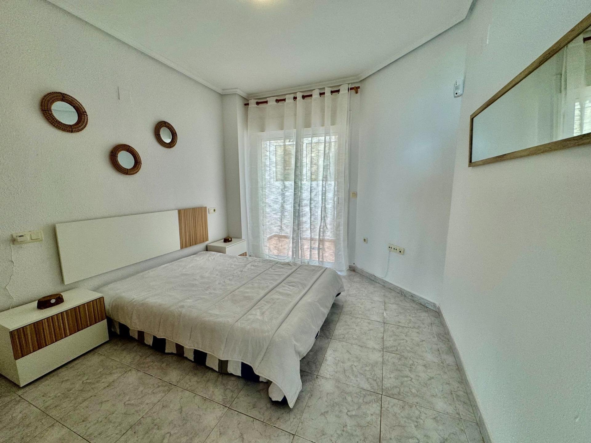 Apartamento en Torrevieja, Alicante, España 2 dormitorios, 74 m2 No. 184300