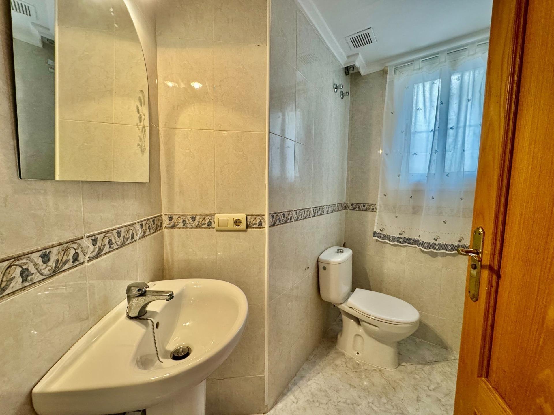 Apartamento en Torrevieja, Alicante, España 2 dormitorios, 74 m2 No. 184300