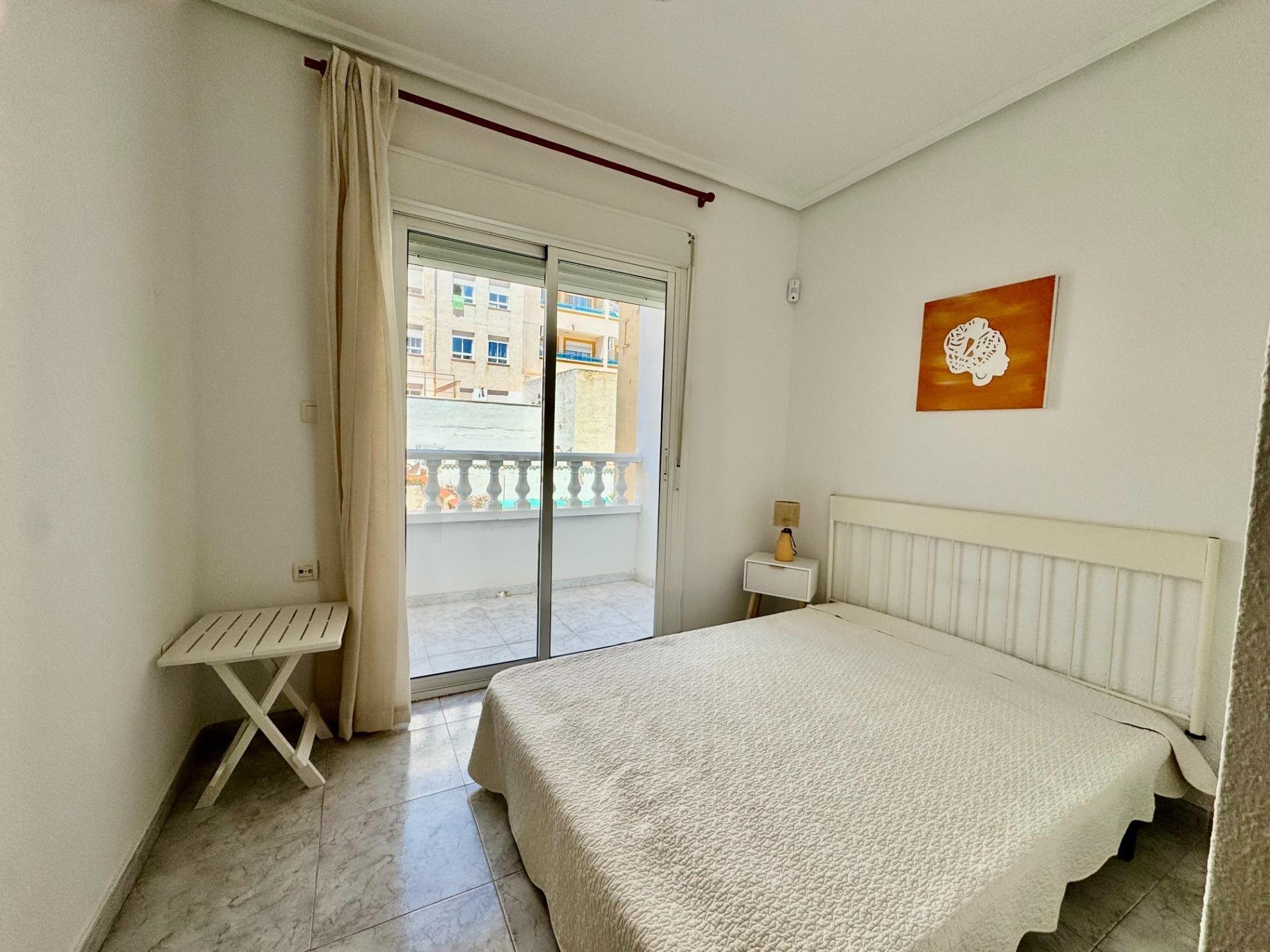 Apartamento en Torrevieja, Alicante, España 2 dormitorios, 74 m2 No. 184300