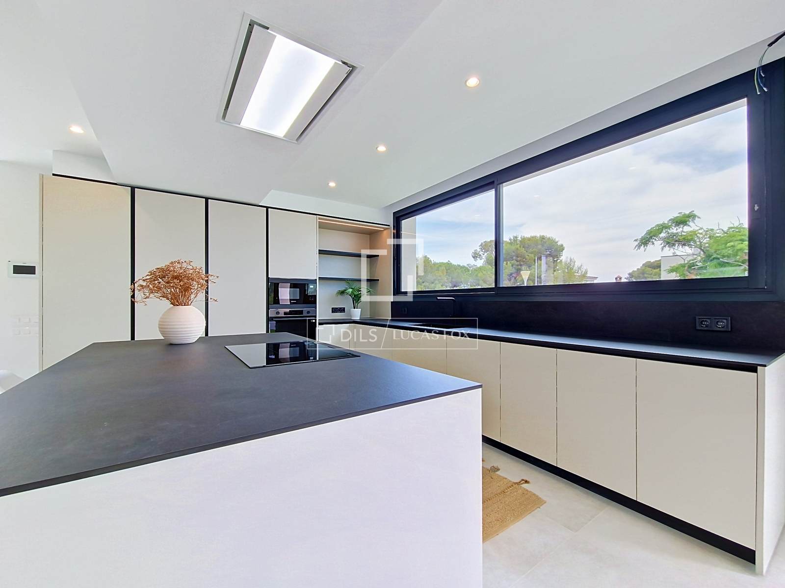 Villa en Vilanova i la Geltrú, Barcelona, España 4 dormitorios, 380 m2 No. 192811