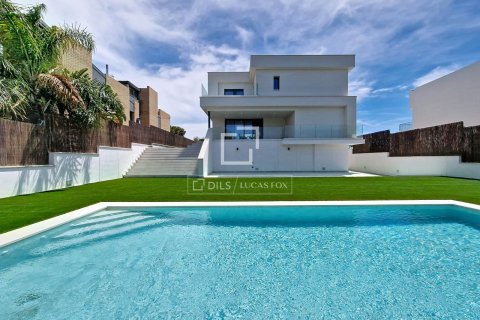 Villa till salu i Vilanova i la Geltru, Barcelona, Spanien 4 sovrum, 380 kvm. Nr. 192811 - foto 3