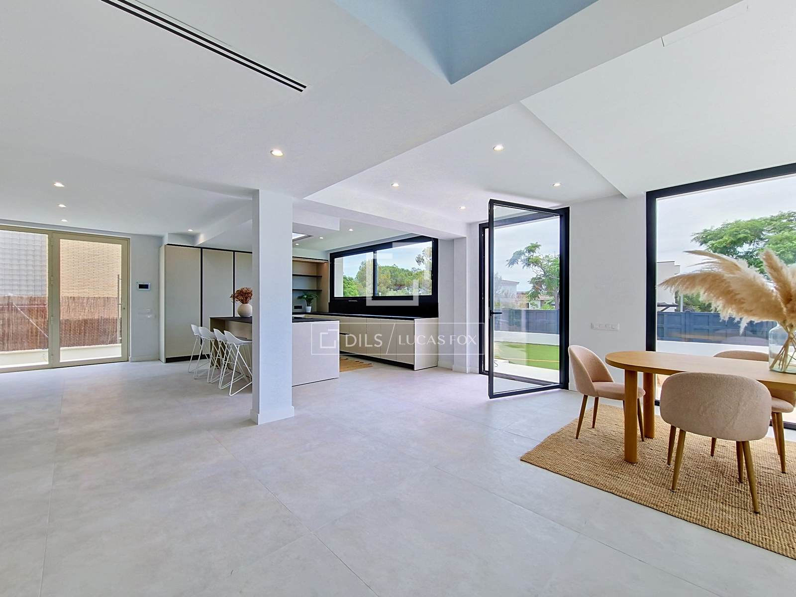 Villa en Vilanova i la Geltrú, Barcelona, España 4 dormitorios, 380 m2 No. 192811