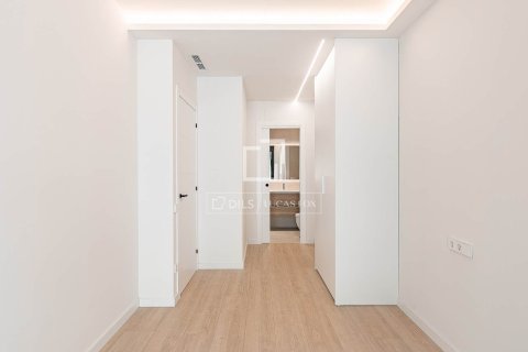 Huoneisto myytävänä Barcelona, Espanja, 2 makuuhuonetta, 69 m2 No. 192808 - kuva 16