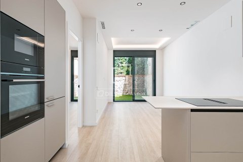Huoneisto myytävänä Barcelona, Espanja, 2 makuuhuonetta, 69 m2 No. 192808 - kuva 2