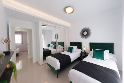 House à vendre à Lloret de Mar, Girona, Espagne, 5 chambres, 340 m2 No. 168471 - photo 3