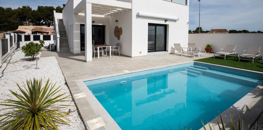 Villa à Pinar De Campoverde, Alicante, Espagne 3 chambres, 112 m2 No. 136576
