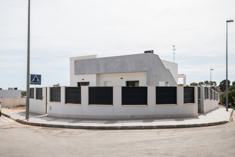 Villa till salu Pinar De Campoverde, Alicante, Spanien 2 sovrum, 108 kvm. Nr. 136577 - foto 3