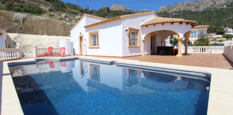 Villa a Calpe, Alicante, Spagna 4 camere da letto, 238 mq. N° 168645