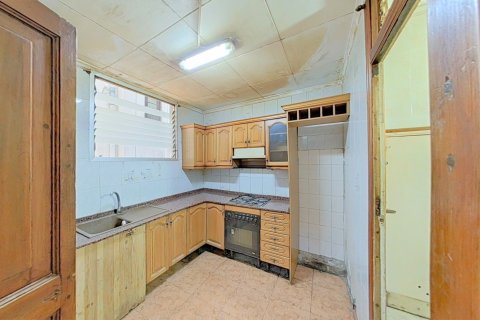 Apartment for sale in Barcelona, Spain 4 bedrooms, 110 sq.m. No. 167202 - photo 7