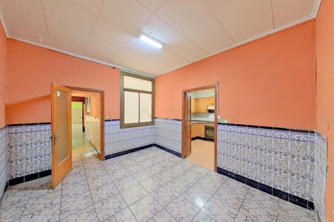 Apartment for sale in Barcelona, Spain 4 bedrooms, 110 sq.m. No. 167202 - photo 27