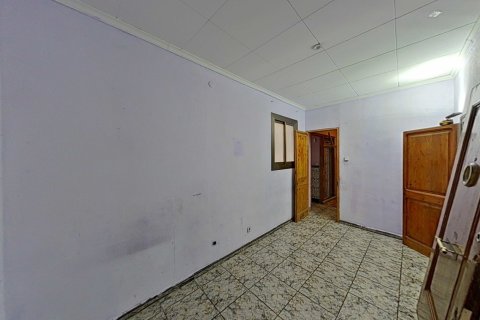 Apartment for sale in Barcelona, Spain 4 bedrooms, 110 sq.m. No. 167202 - photo 17