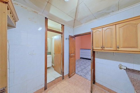 Apartment for sale in Barcelona, Spain 4 bedrooms, 110 sq.m. No. 167202 - photo 8