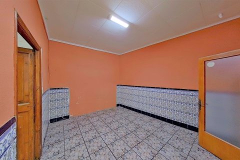 Apartment for sale in Barcelona, Spain 4 bedrooms, 110 sq.m. No. 167202 - photo 5