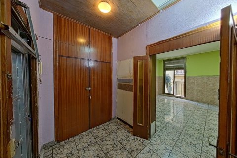 Apartment for sale in Barcelona, Spain 4 bedrooms, 110 sq.m. No. 167202 - photo 15