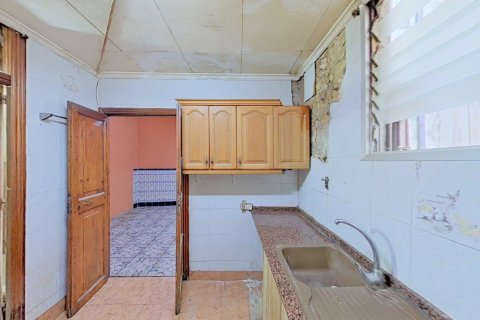 Apartment for sale in Barcelona, Spain 4 bedrooms, 110 sq.m. No. 167202 - photo 9