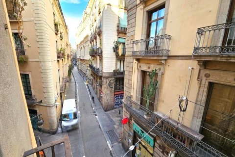 Apartment for sale in Barcelona, Spain 4 bedrooms, 110 sq.m. No. 167202 - photo 2