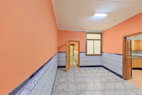Apartment for sale in Barcelona, Spain 4 bedrooms, 110 sq.m. No. 167202 - photo 3