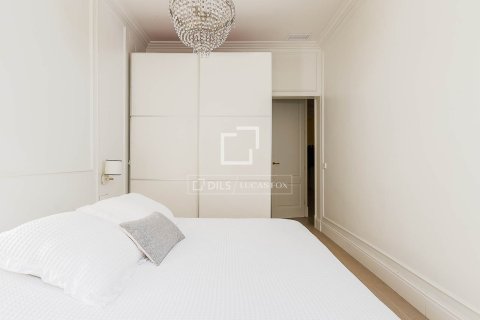 Apartment à vendre à Barcelona, Espagne, 3 chambres, 139 m2 No. 150531 - photo 16