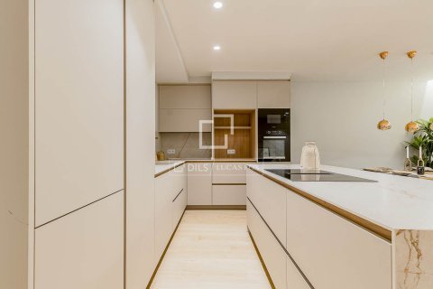 Apartment à vendre à Barcelona, Espagne, 3 chambres, 150 m2 No. 150534 - photo 12