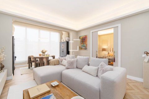 Apartment à Barcelona, Espagne 3 chambres, 94 m2 No. 150533