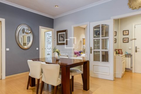 Apartment à vendre à Barcelona, Espagne, 4 chambres, 118 m2 No. 150532 - photo 7