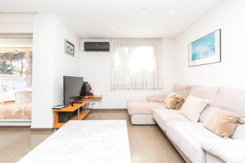 Villa for sale in Gava, Barcelona, Spain 5 bedrooms, 243 sq.m. No. 150536 - photo 6