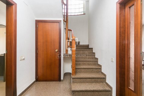 Villa for sale in Gava, Barcelona, Spain 5 bedrooms, 243 sq.m. No. 150536 - photo 20