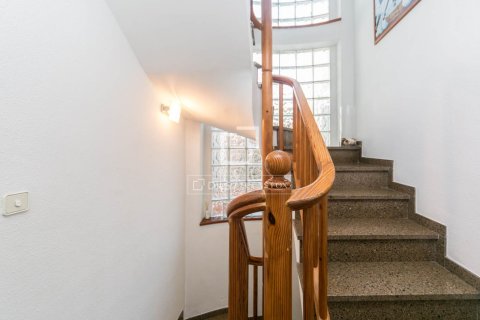 Villa for sale in Gava, Barcelona, Spain 5 bedrooms, 243 sq.m. No. 150536 - photo 19