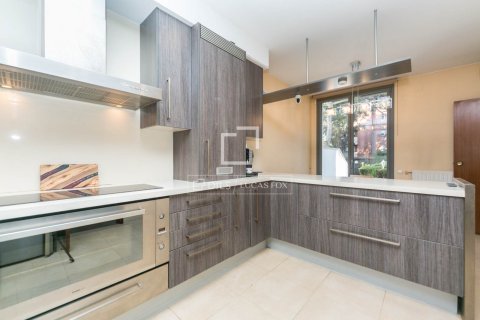 Villa for sale in Gava, Barcelona, Spain 5 bedrooms, 243 sq.m. No. 150536 - photo 16