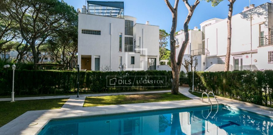 Villa in Gava, Barcelona, Spain 5 bedrooms, 243 sq.m. No. 150536