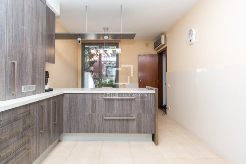 Villa for sale in Gava, Barcelona, Spain 5 bedrooms, 243 sq.m. No. 150536 - photo 15