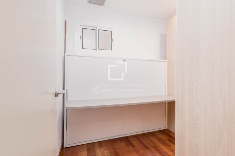Dzīvoklis pārdošanā Barcelona, Spānijā 5 istabas, 131 m2 Nr. 150535 - attēls 28