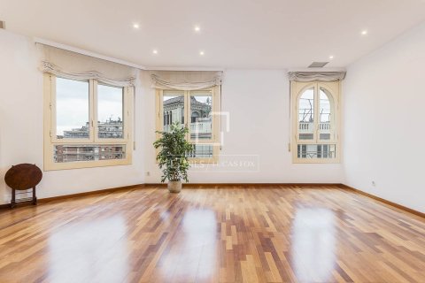 Dzīvoklis Barcelona, Spānijā 5 istabas, 131 m2 Nr. 150535