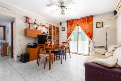 Apartment à Cerdanyola Del Valles, Barcelona, Espagne 3 chambres, 73 m2 No. 186232
