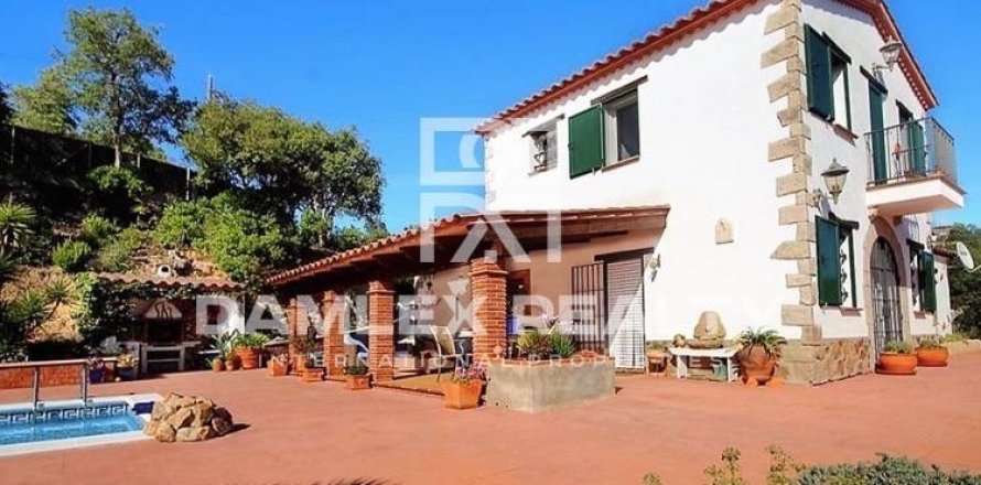 Villa à Lloret de Mar, Girona, Espagne 3 chambres, 130 m2 No. 177124